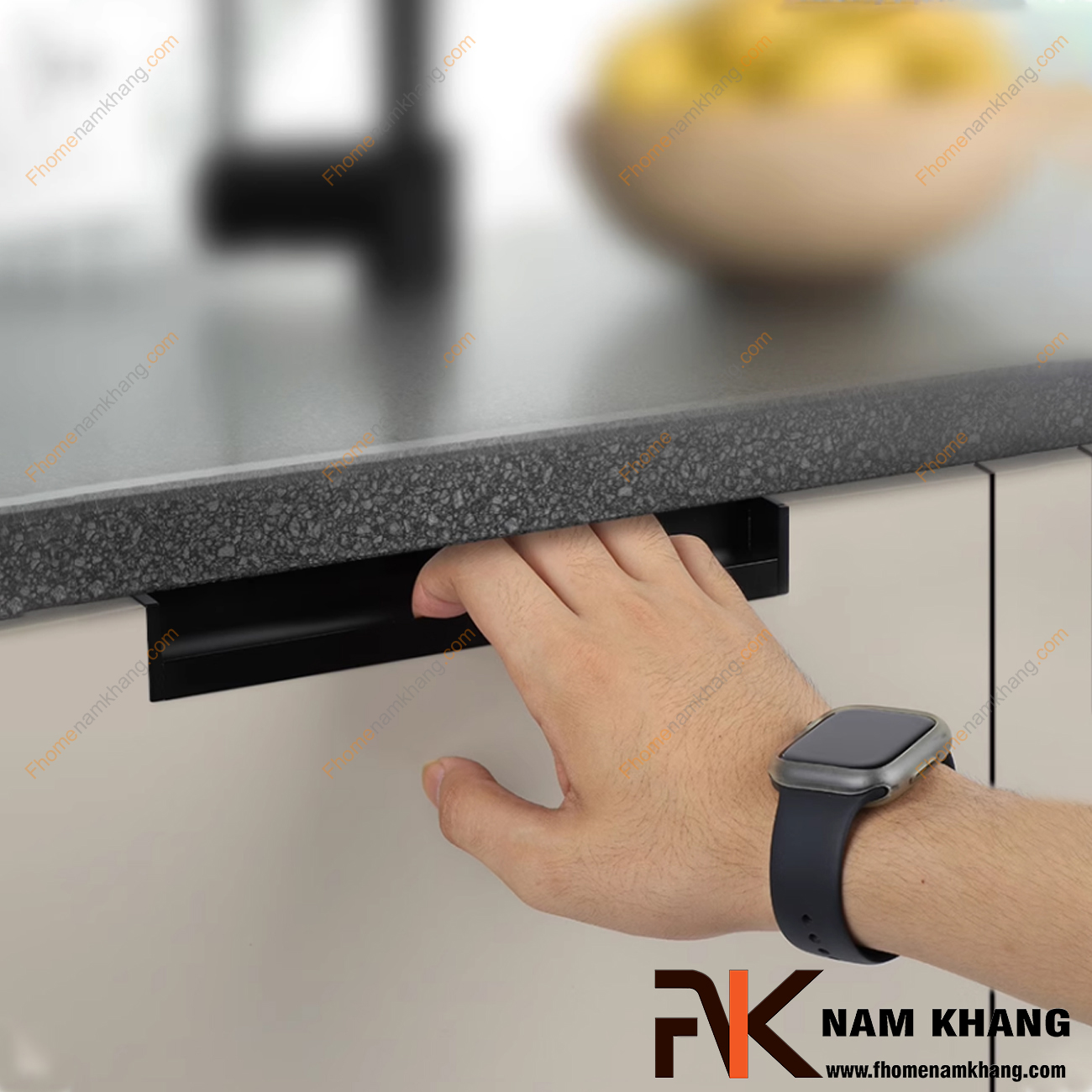 So sánh tay nắm tủ âm và tay nắm dạng thanh: Lựa chọn nào tốt nhất cho bếp 2025?