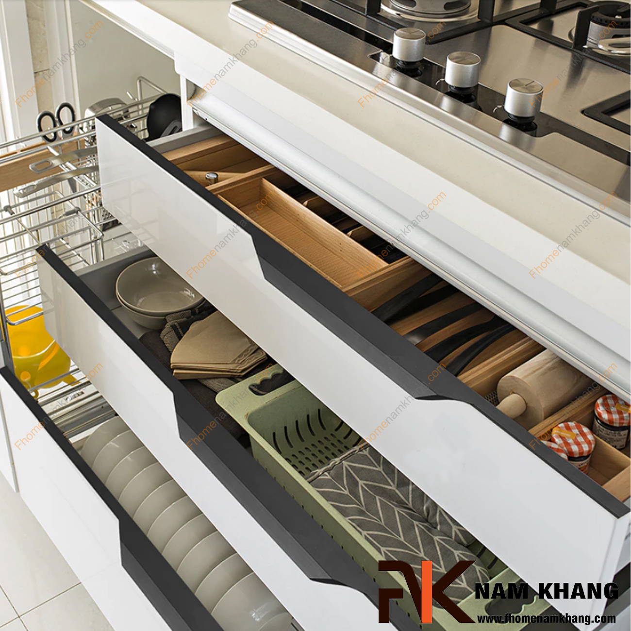 So sánh tay nắm tủ âm và tay nắm dạng thanh: Lựa chọn nào tốt nhất cho bếp 2025?