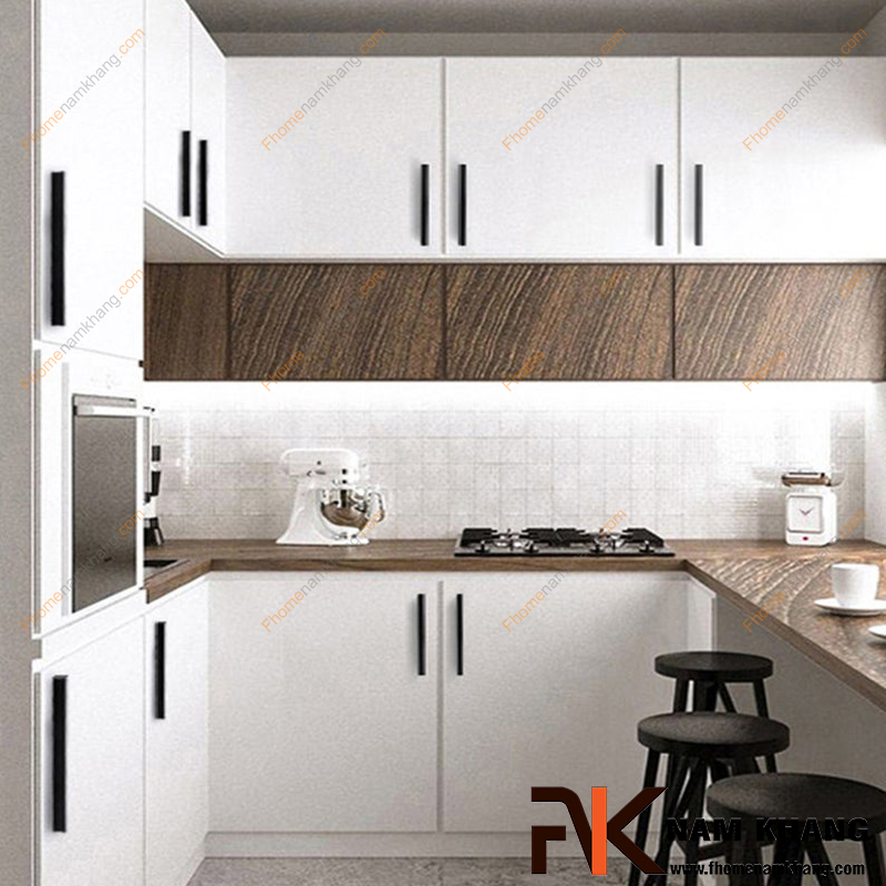 So sánh tay nắm tủ âm và tay nắm dạng thanh: Lựa chọn nào tốt nhất cho bếp 2025?