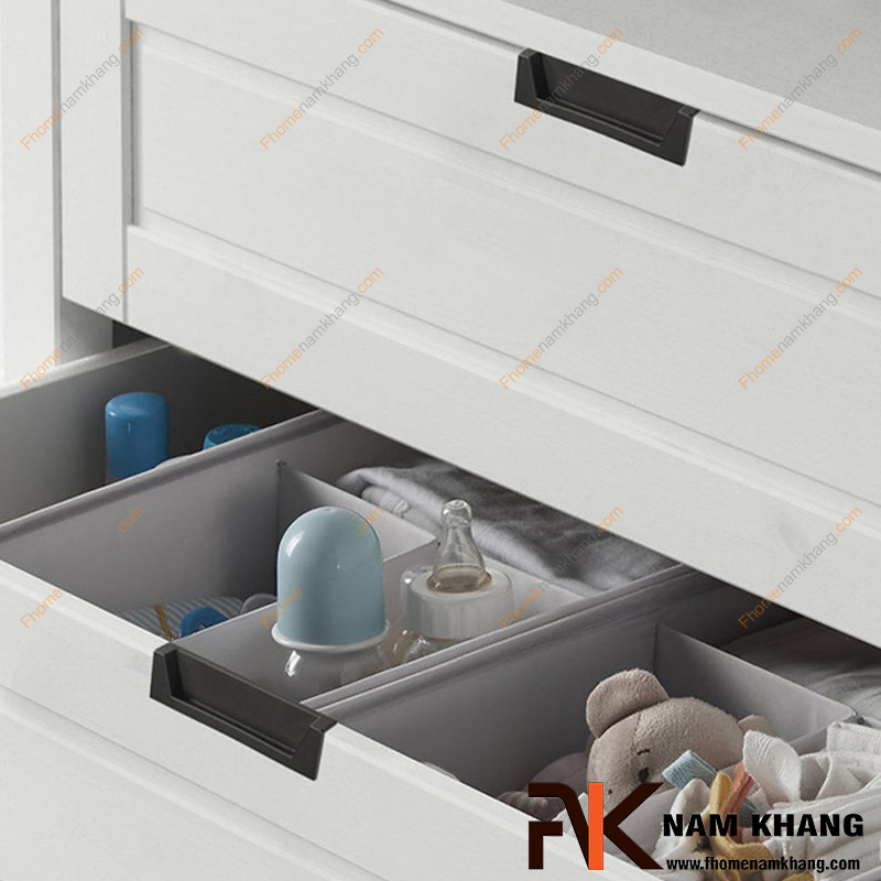 So sánh tay nắm tủ âm và tay nắm dạng thanh: Lựa chọn nào tốt nhất cho bếp 2025?