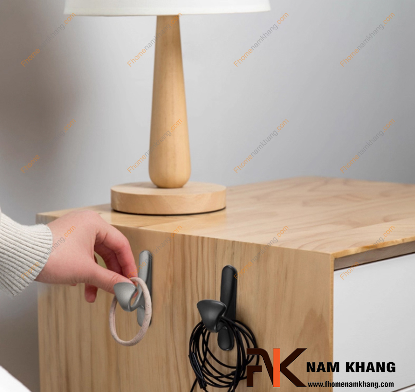 Móc treo đồ là gì? Vì sao móc treo đồ khoan tường vẫn là lựa chọn bền nhất hiện nay