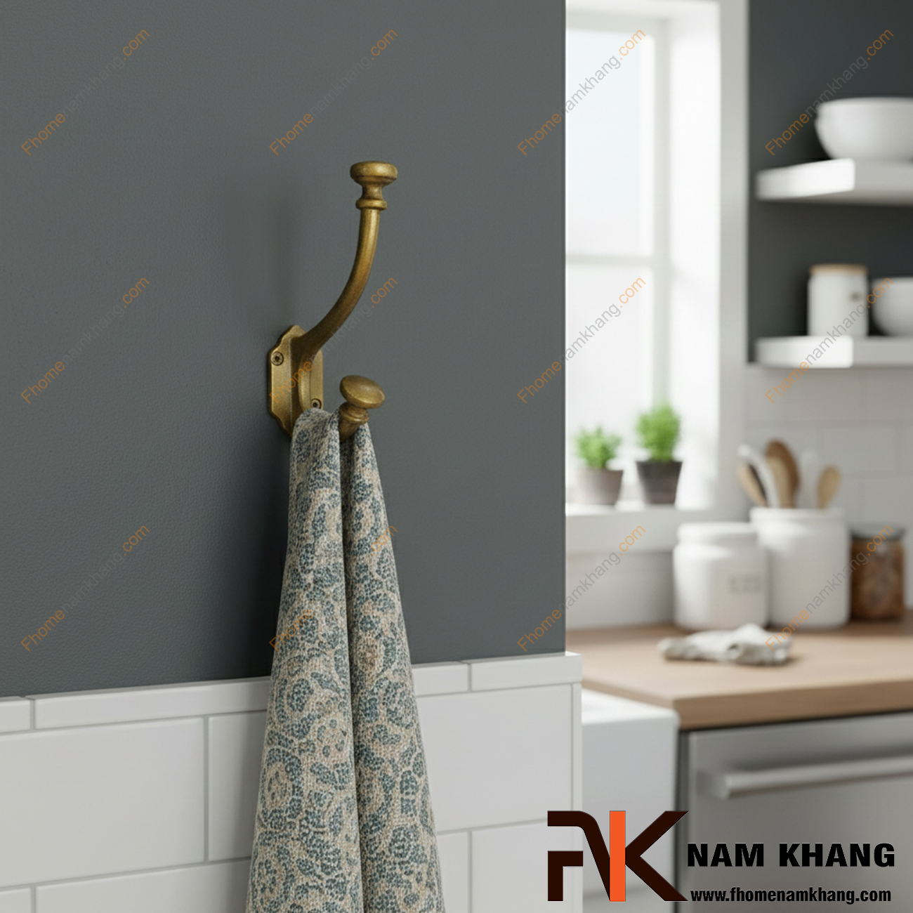 Móc treo sai cách khiến tường bong tróc và mất thẩm mỹ thế nào?