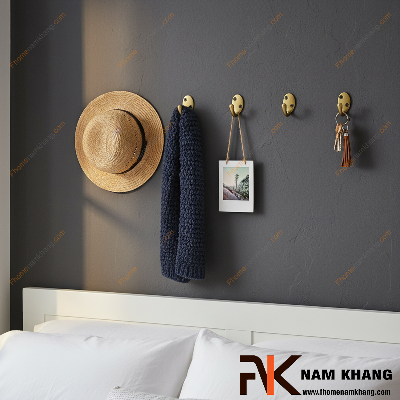 Có nên lắp móc treo tường decor trong phòng ngủ?